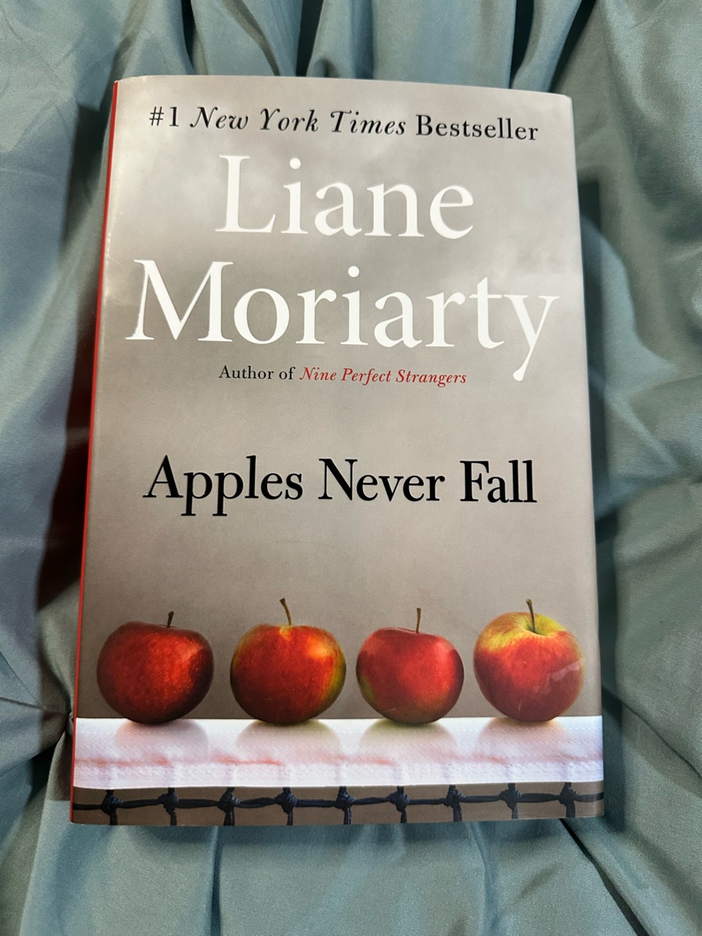 📚3 FOR $40 HC BOOK SALE - Apples Never Fall by Liane Moriarty